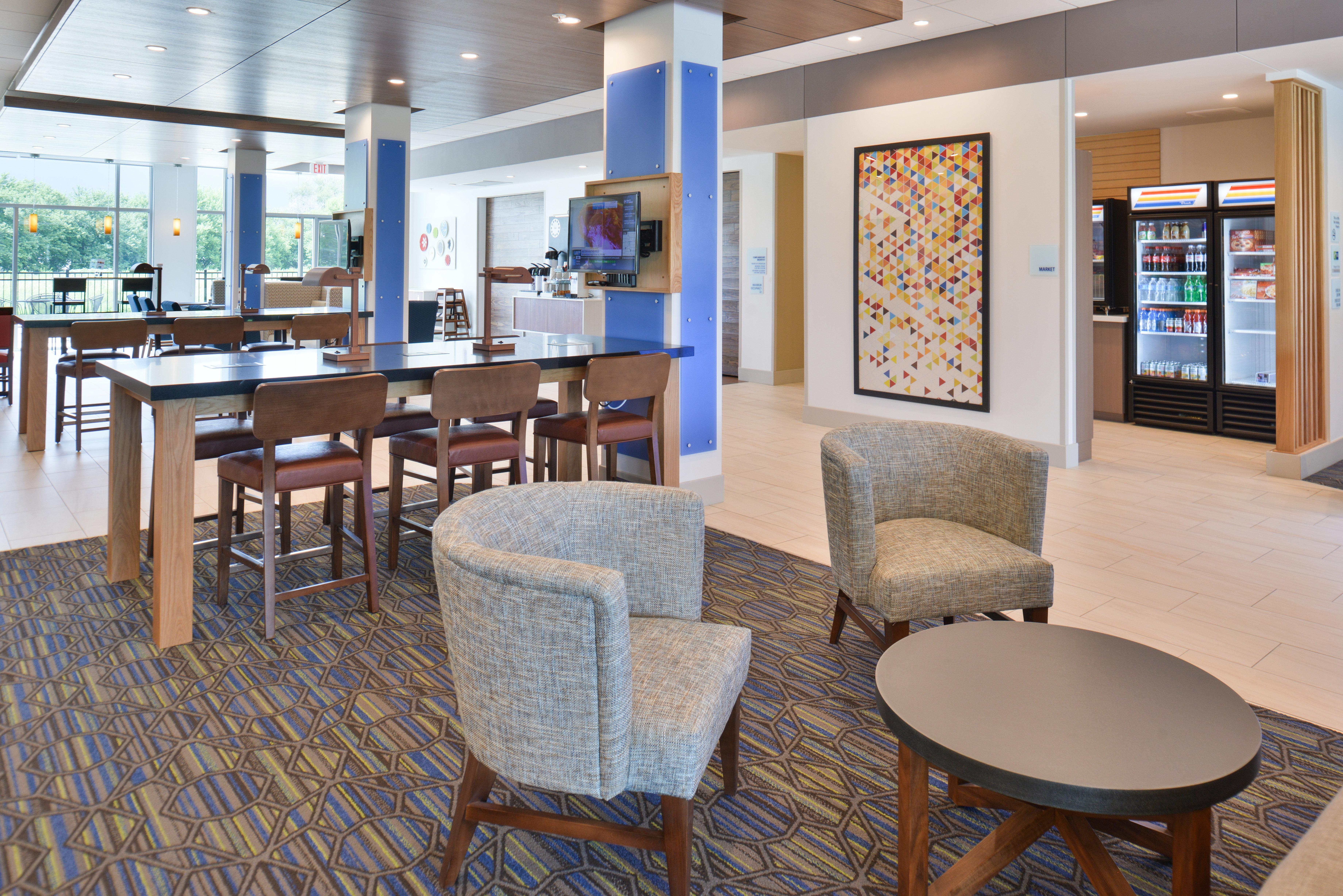 Holiday Inn Express & Suites Omaha Airport By Ihg Carter Lake Екстер'єр фото