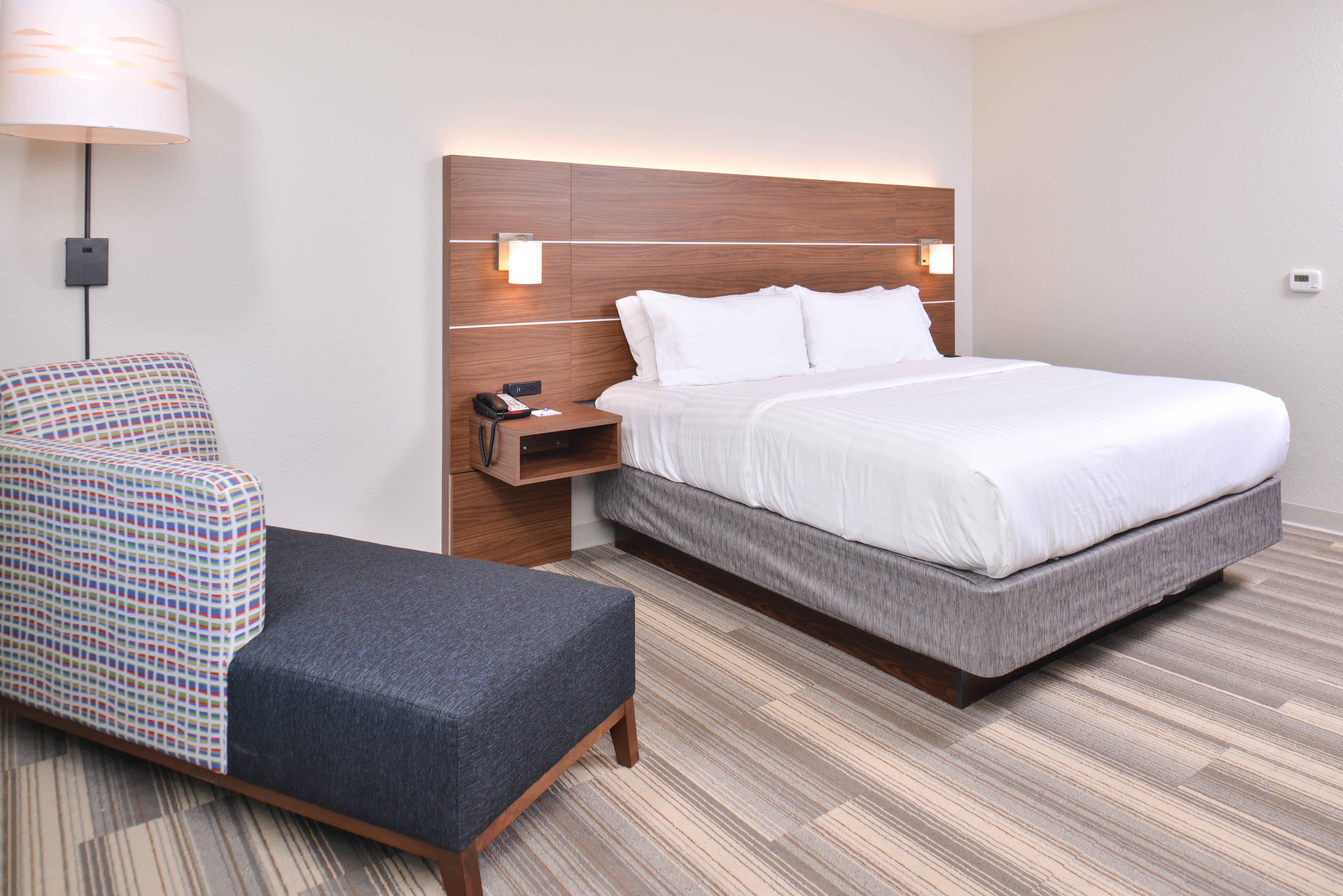 Holiday Inn Express & Suites Omaha Airport By Ihg Carter Lake Екстер'єр фото