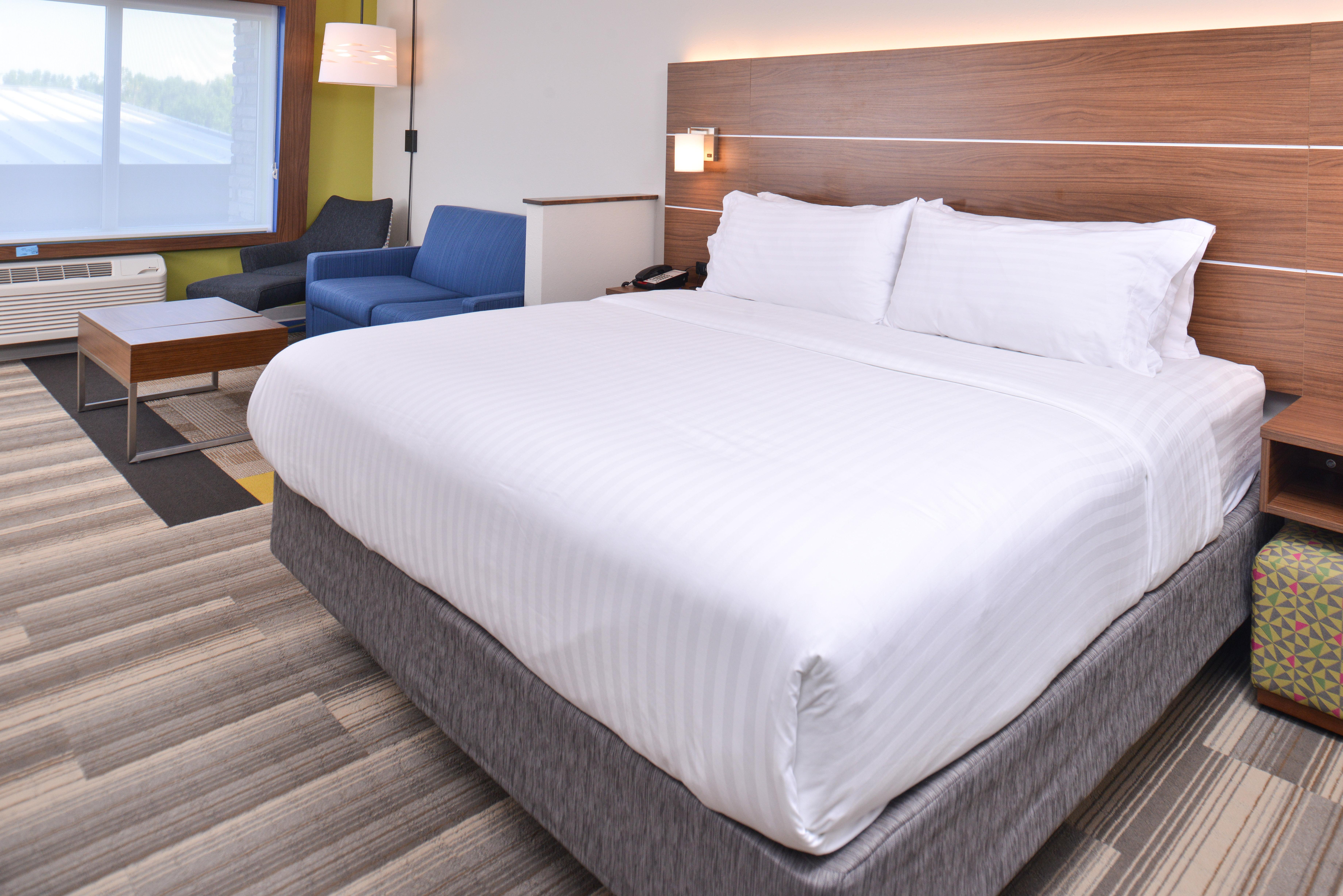 Holiday Inn Express & Suites Omaha Airport By Ihg Carter Lake Екстер'єр фото