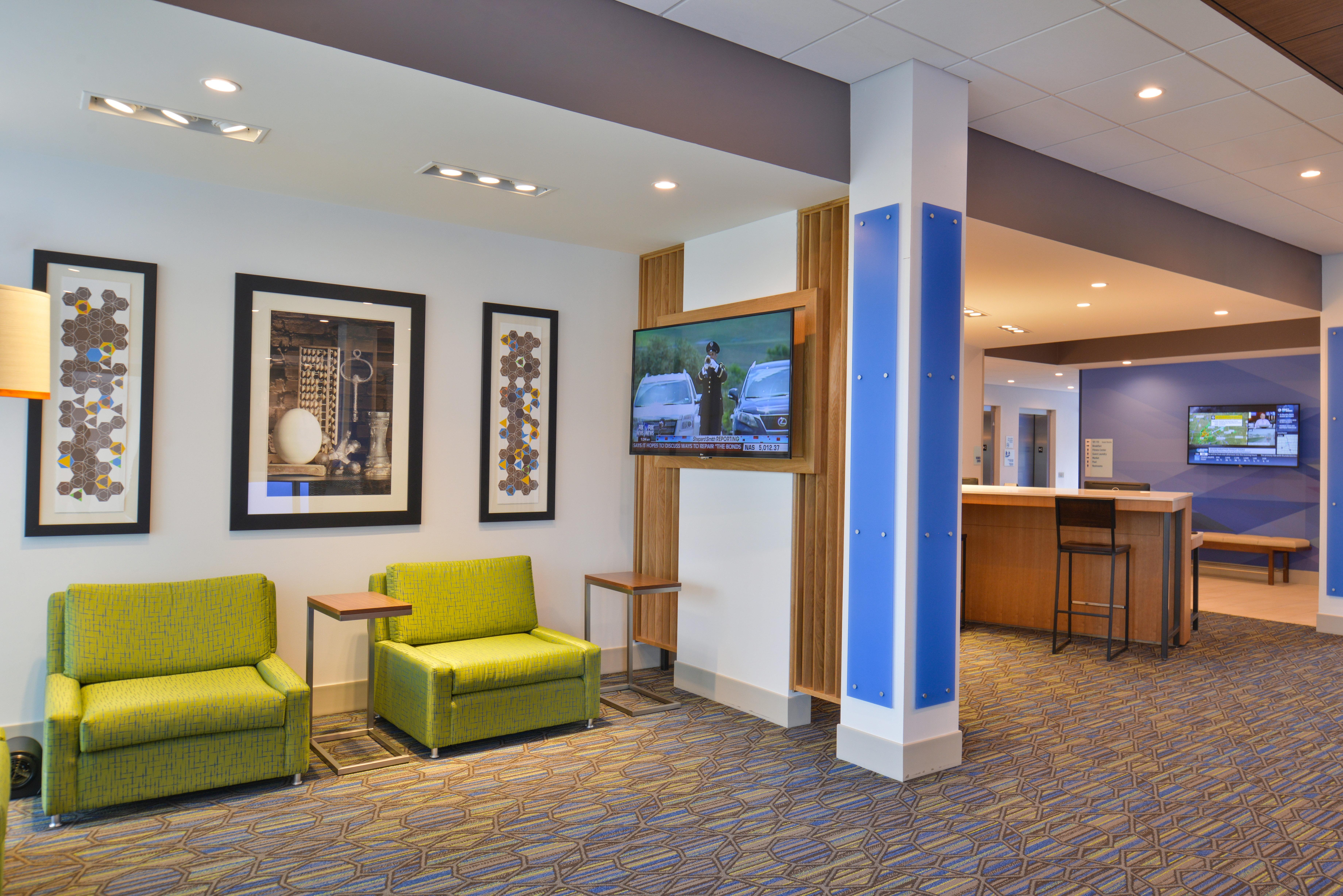 Holiday Inn Express & Suites Omaha Airport By Ihg Carter Lake Екстер'єр фото