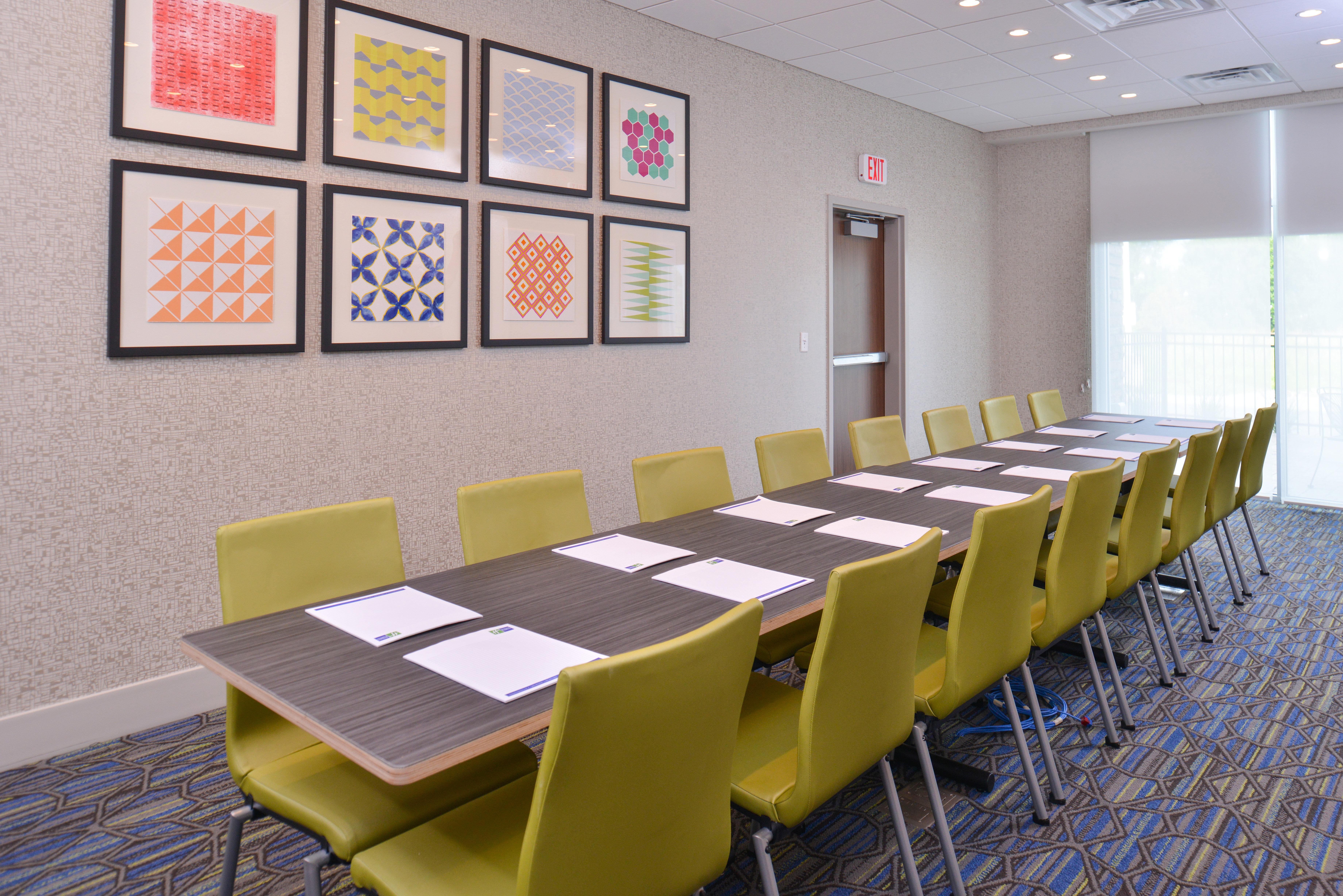 Holiday Inn Express & Suites Omaha Airport By Ihg Carter Lake Екстер'єр фото