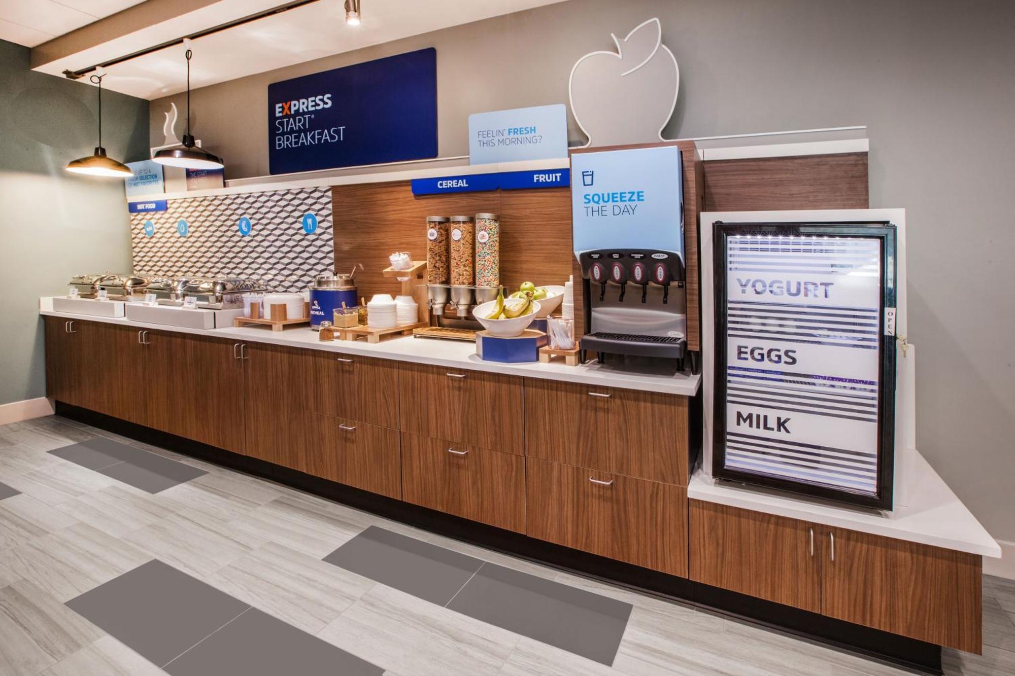 Holiday Inn Express & Suites Omaha Airport By Ihg Carter Lake Екстер'єр фото