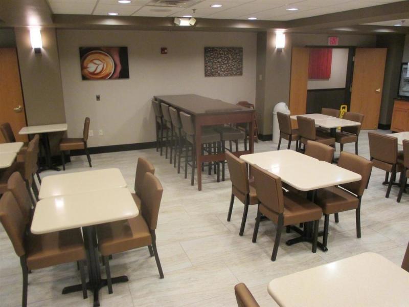Holiday Inn Express & Suites Omaha Airport By Ihg Carter Lake Екстер'єр фото