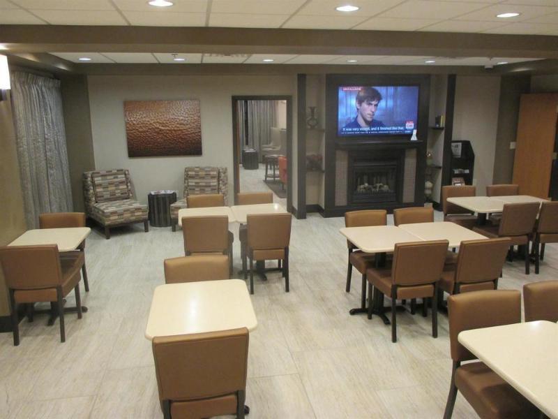 Holiday Inn Express & Suites Omaha Airport By Ihg Carter Lake Екстер'єр фото