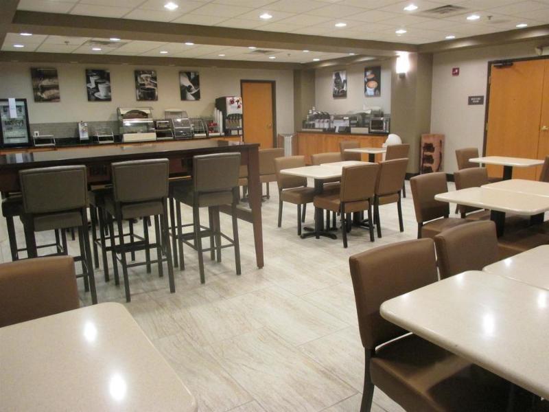 Holiday Inn Express & Suites Omaha Airport By Ihg Carter Lake Екстер'єр фото