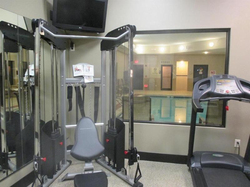 Holiday Inn Express & Suites Omaha Airport By Ihg Carter Lake Екстер'єр фото