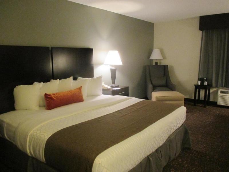 Holiday Inn Express & Suites Omaha Airport By Ihg Carter Lake Екстер'єр фото