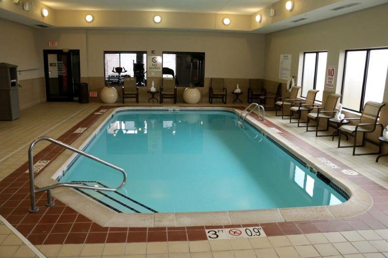 Holiday Inn Express & Suites Omaha Airport By Ihg Carter Lake Екстер'єр фото